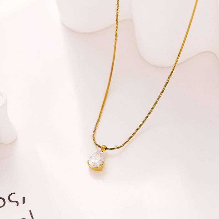 GOLD PLATED DIAMOND SHAPED PENDANT