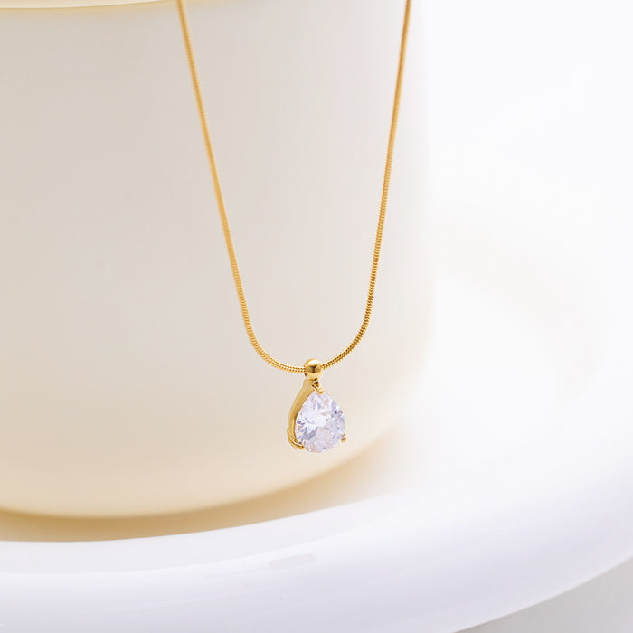 GOLD PLATED DIAMOND SHAPED PENDANT