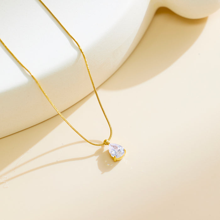 GOLD PLATED DIAMOND SHAPED PENDANT